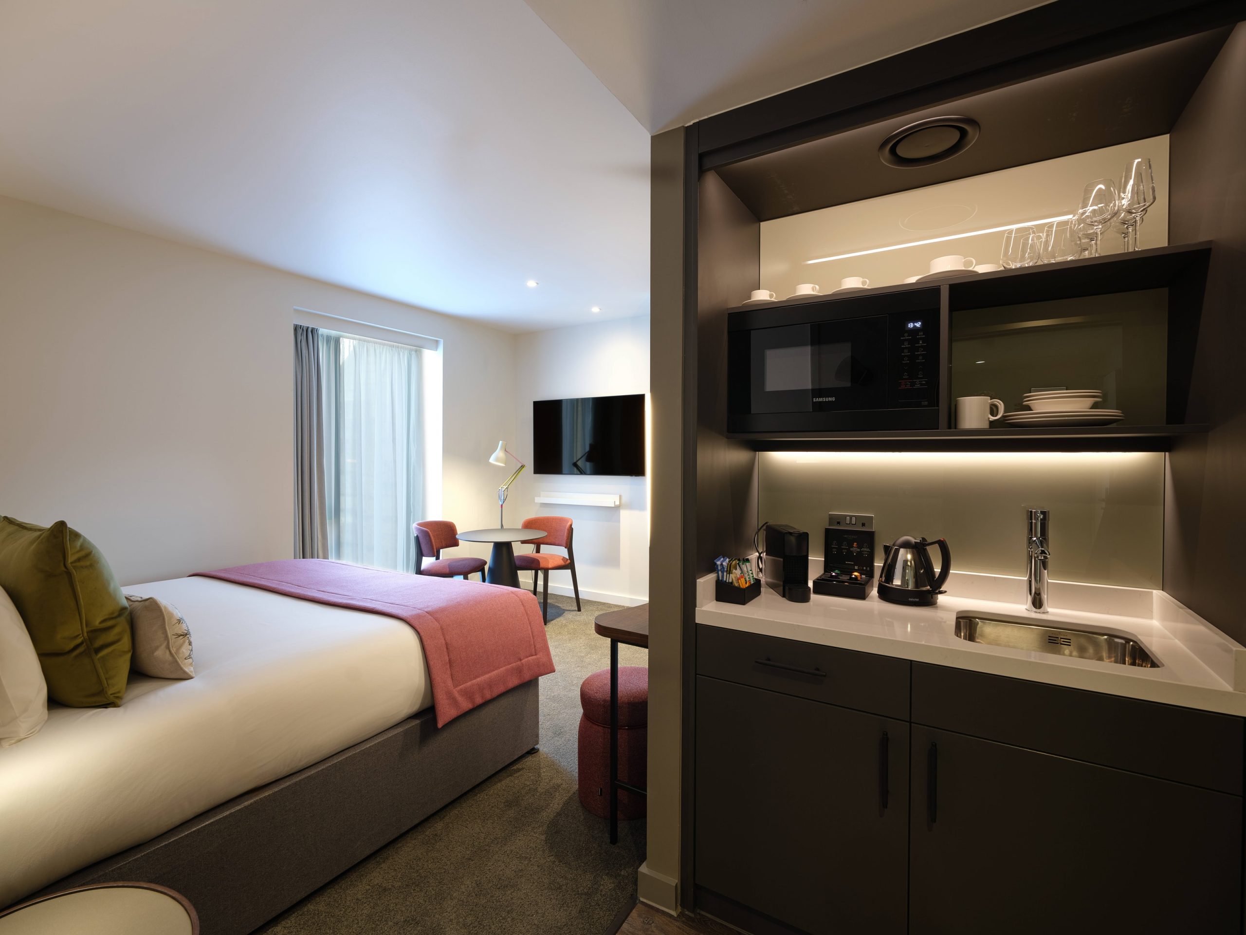 the resident edinburgh king room mini kitchen